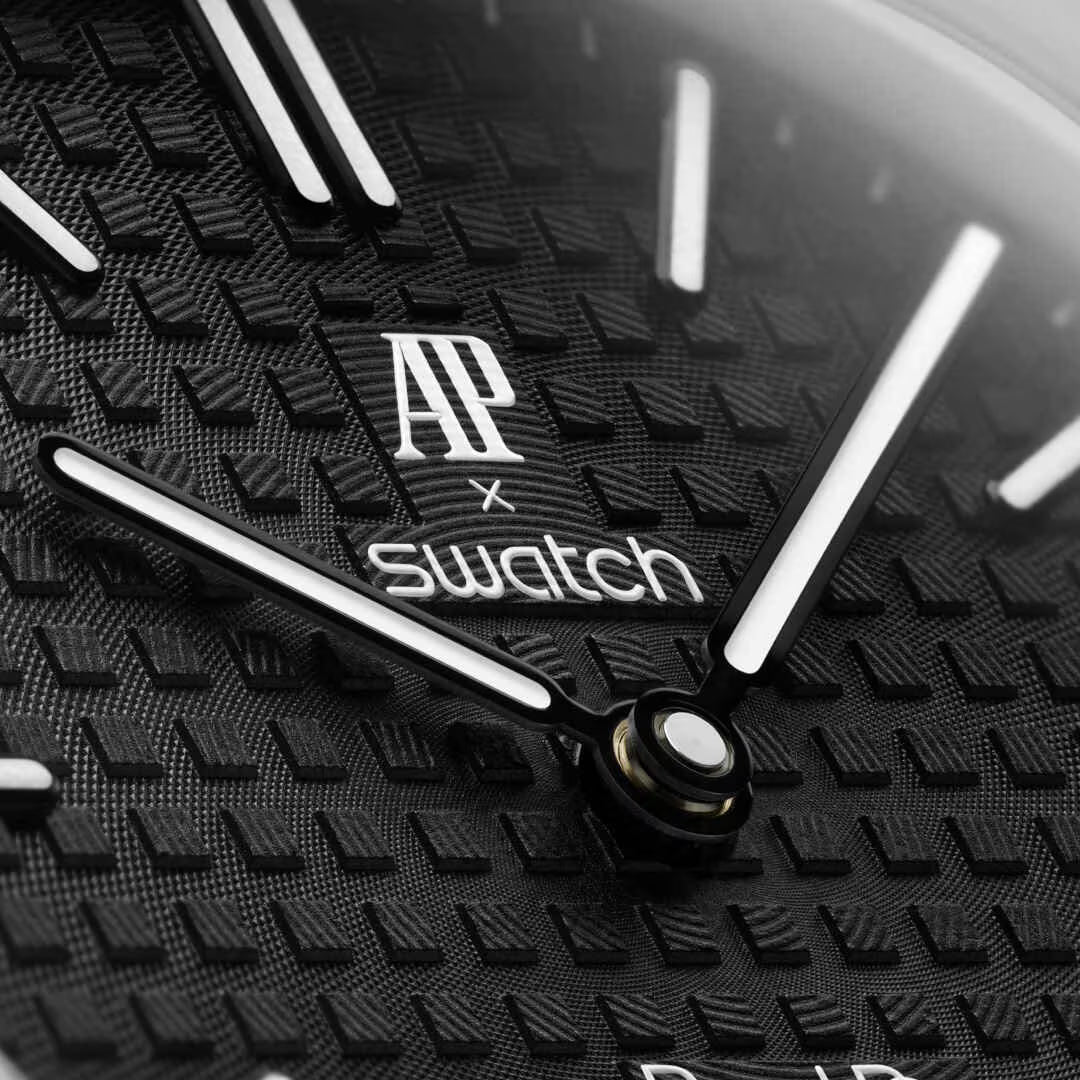 AP × Swatch Royal Pop – Ocho Negro (SSX03W101N)